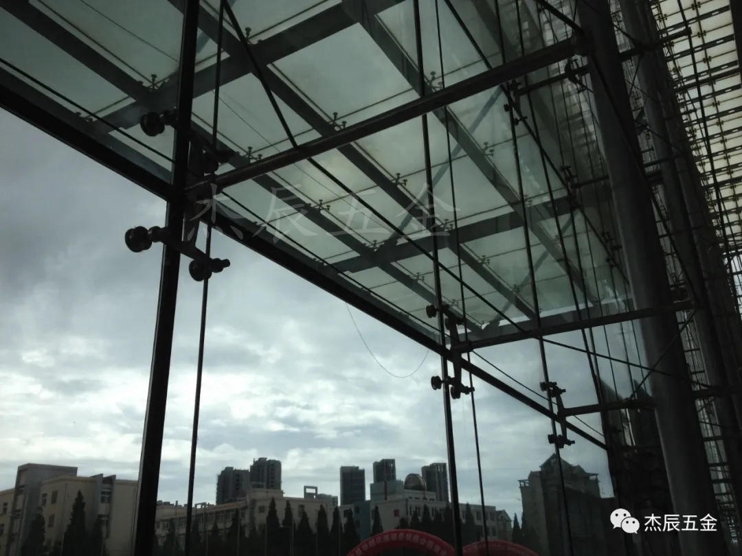 幕墻配件（駁接爪）實力生產(chǎn)廠家