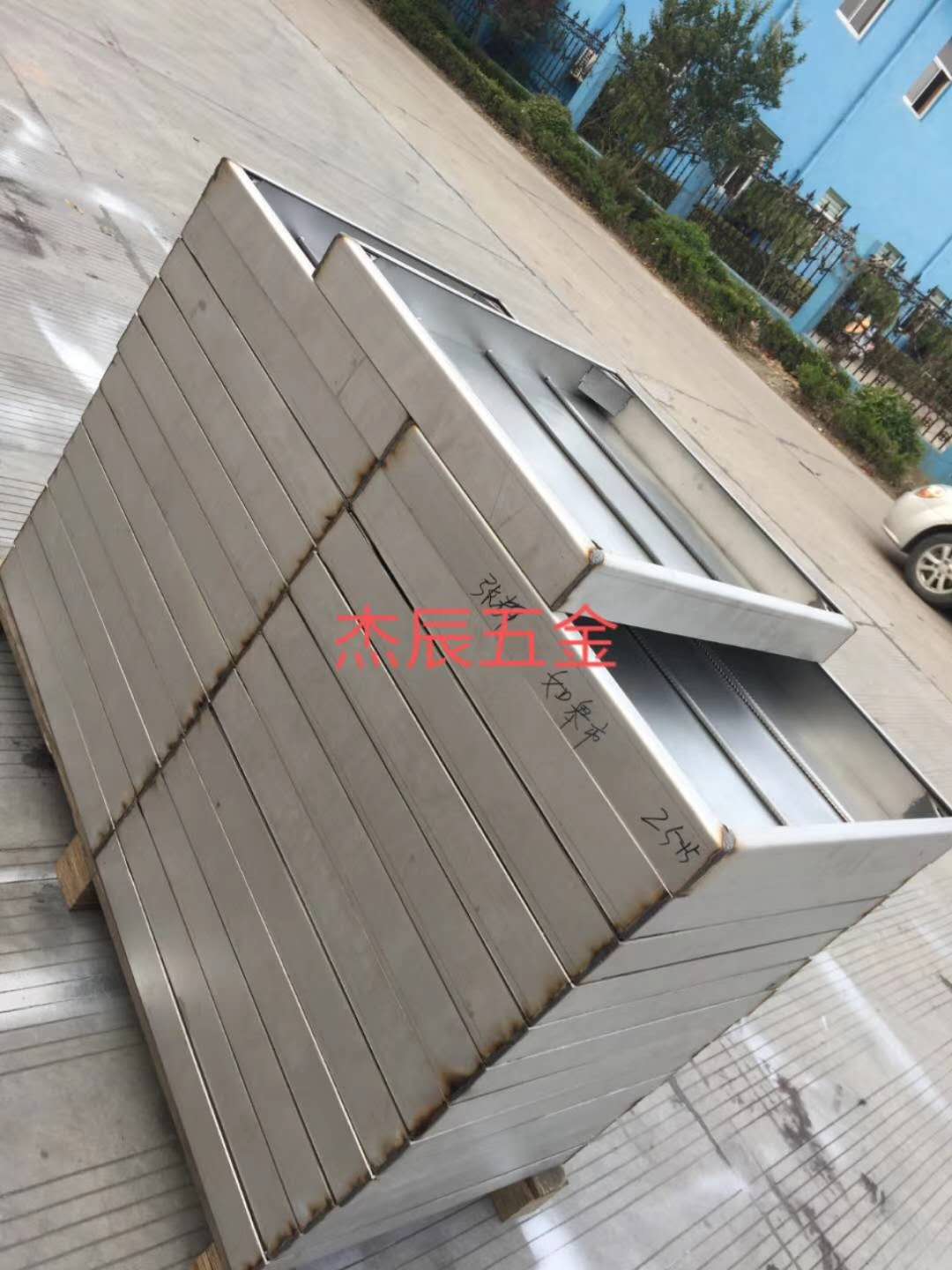 如果賣井蓋也能擺地攤兒